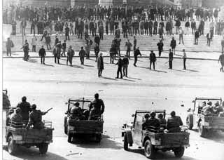 1968 1 marzo Roma Inizio degli scontri a Valle Giulia, facolt di Architettura